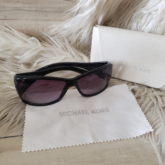 MICHAEL KORS - Sunglasses & case - Picture 2 of 11
